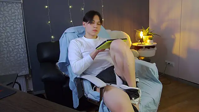 Snapshot of just_gay_ chatting on 02.15.25 just gay  online show from 02.15.25