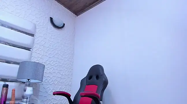 Snapshot of LottieBenz chatting on 02.12.25 LottieBenz online show from 02.12.25