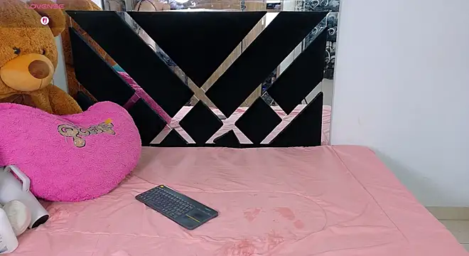 CatalinaSmith1 online show from 04.21.26