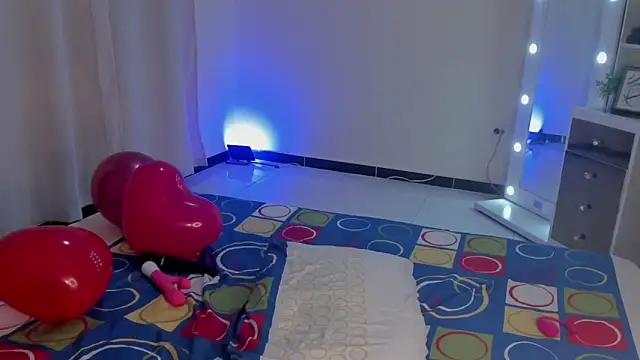 Snapshot of leahaltomm chatting on 02.14.25 leahaltomm online show from 02.14.25