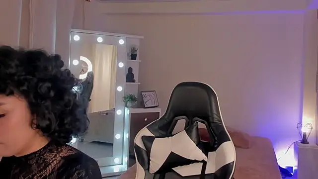 Snapshot of leahaltomm chatting on 03.15.25 leahaltomm online show from 03.15.25