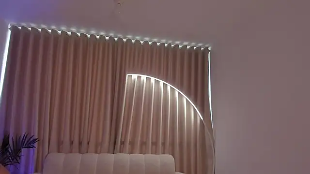 Snapshot of leahaltomm chatting on 09.21.25 leahaltomm online show from 09.21.25