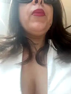 Snapshot of laarti chatting on 09.10.25 laarti online show from 09.10.25
