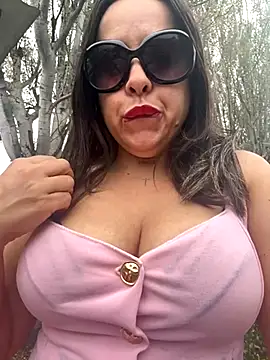 Snapshot of laarti chatting on 09.16.25 laarti online show from 09.16.25