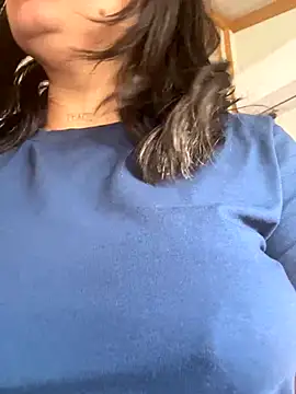 Snapshot of laarti chatting on 10.05.25 laarti online show from 10.05.25