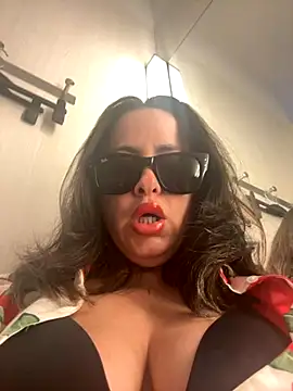 Snapshot of laarti chatting on 10.11.25 laarti online show from 10.11.25
