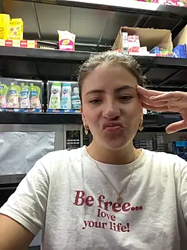Andrea18 blonde online show from 05.17.26
