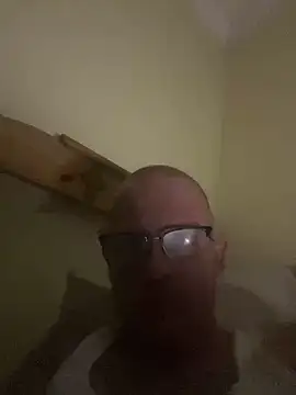 Snapshot of ClimbedCaelum chatting on 10.06.25 ClimbedCaelum online show from 10.06.25