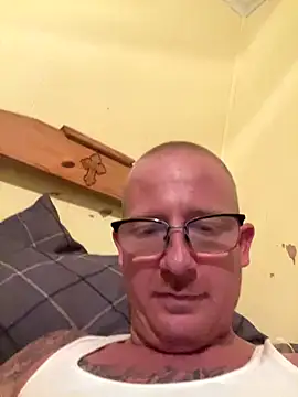 Snapshot of ClimbedCaelum chatting on 10.07.25 ClimbedCaelum online show from 10.07.25