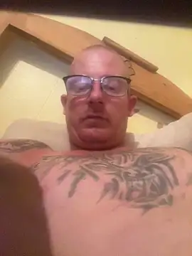 Snapshot of ClimbedCaelum chatting on 10.11.25 ClimbedCaelum online show from 10.11.25