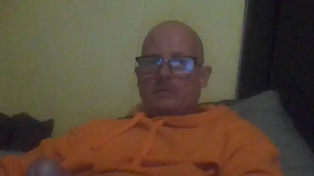 Snapshot of ClimbedCaelum chatting on 11.03.25 ClimbedCaelum online show from 11.03.25