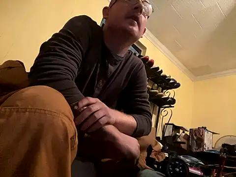 Snapshot of ClimbedCaelum chatting on 11.10.25 ClimbedCaelum online show from 11.10.25