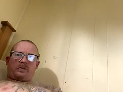 Snapshot of ClimbedCaelum chatting on 11.27.25 ClimbedCaelum online show from 11.27.25