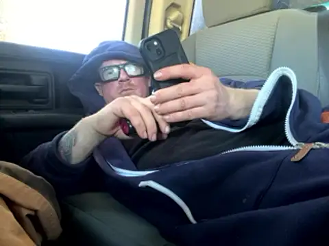 Snapshot of ClimbedCaelum chatting on 01.11.26 ClimbedCaelum online show from 01.11.26