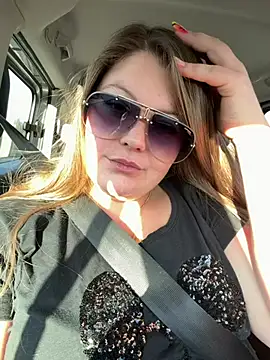 Snapshot of Lars-Lola chatting on 03.05.26 Lars-Lola online show from 03.05.26