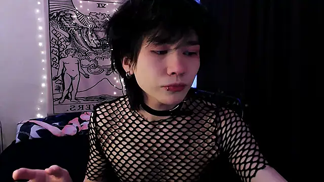 Snapshot of rennnuts chatting on 03.22.25 rennnuts online show from 03.22.25