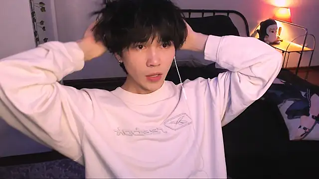 Snapshot of rennnuts chatting on 10.14.25 rennnuts online show from 10.14.25