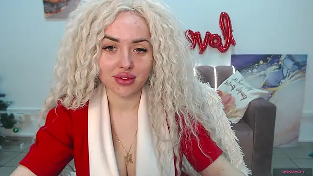 Snapshot of MissisCaty chatting on 02.05.25 MissisCaty online show from 02.05.25