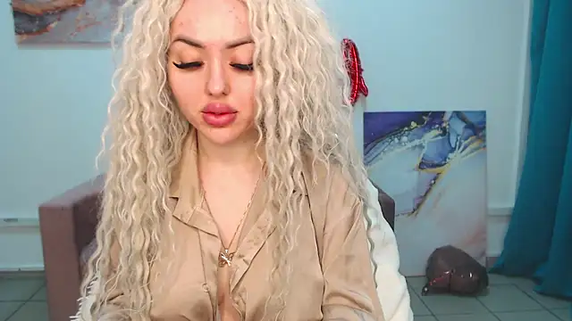 Snapshot of MissisCaty chatting on 02.10.25 MissisCaty online show from 02.10.25