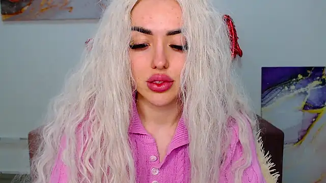 Snapshot of MissisCaty chatting on 03.19.25 MissisCaty online show from 03.19.25