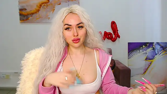 Snapshot of MissisCaty chatting on 03.21.25 MissisCaty online show from 03.21.25