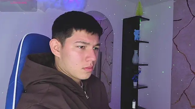 JamesCr  online show from 05.11.26