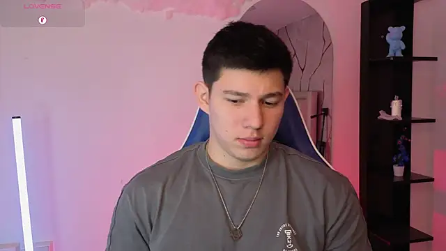 Snapshot of JamesCr_ chatting on 06.24.26 JamesCr online show from 06.24.26