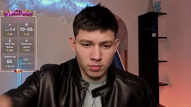 Snapshot of JamesCr_ chatting on 07.16.26 JamesCr online show from 07.16.26