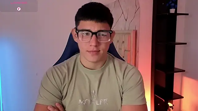 Snapshot of JamesCr_ chatting on 07.28.26 JamesCr online show from 07.28.26