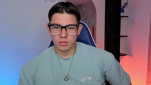 Snapshot of JamesCr_ chatting on 08.05.26 JamesCr online show from 08.05.26