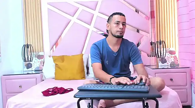 Snapshot of ThaliaANDNicholas chatting on 03.21.25 ThaliaANDNicholas online show from 03.21.25