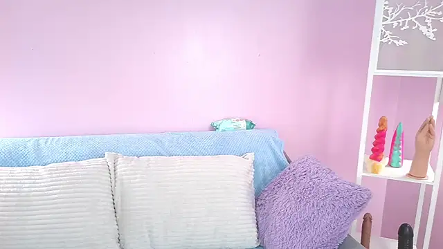 Snapshot of Hiyakasudere chatting on 10.27.25 Hiyakasudere online show from 10.27.25