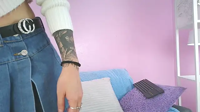 Snapshot of Hiyakasudere chatting on 11.18.25 Hiyakasudere online show from 11.18.25