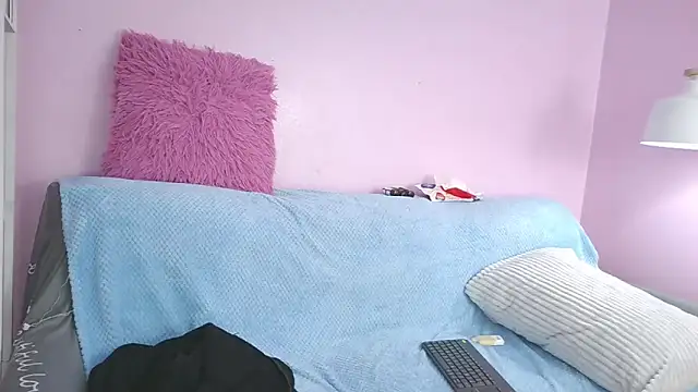 Snapshot of Hiyakasudere chatting on 12.20.25 Hiyakasudere online show from 12.20.25