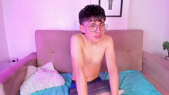 PepperTwink online show from 03.03.25