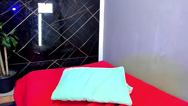 Snapshot of maddie_18 chatting on 03.19.25 maddie 18 online show from 03.19.25