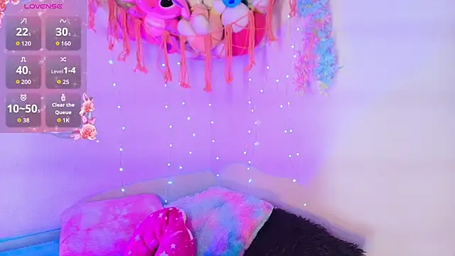 Snapshot of maddie_18 chatting on 09.18.25 maddie 18 online show from 09.18.25