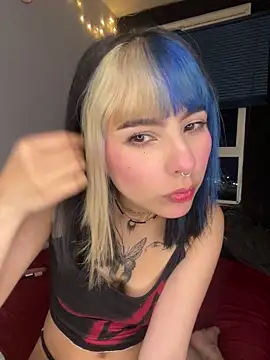 Snapshot of mavimist__ chatting on 09.10.25 mavimist online show from 09.10.25