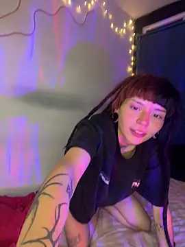 Snapshot of mavimist__ chatting on 10.03.25 mavimist online show from 10.03.25