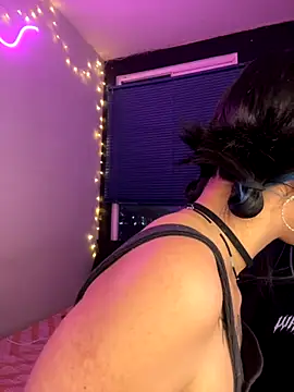 Snapshot of mavimist__ chatting on 10.25.25 mavimist online show from 10.25.25