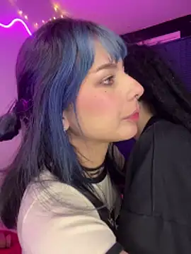 Snapshot of mavimist__ chatting on 12.04.25 mavimist online show from 12.04.25