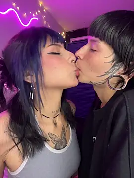 Snapshot of mavimist__ chatting on 12.18.25 mavimist online show from 12.18.25