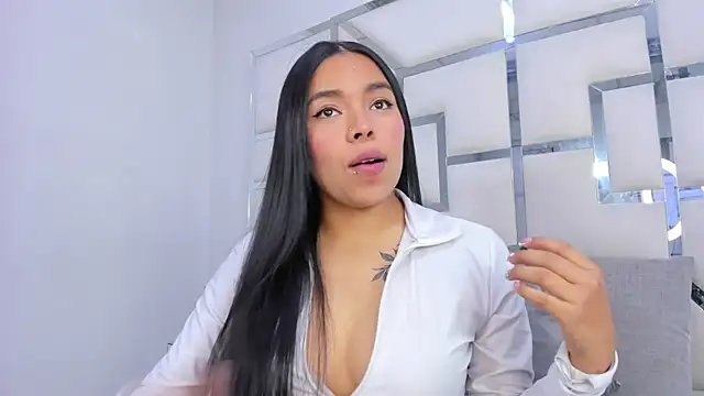 ZoeWan69 online show from 12.17.25