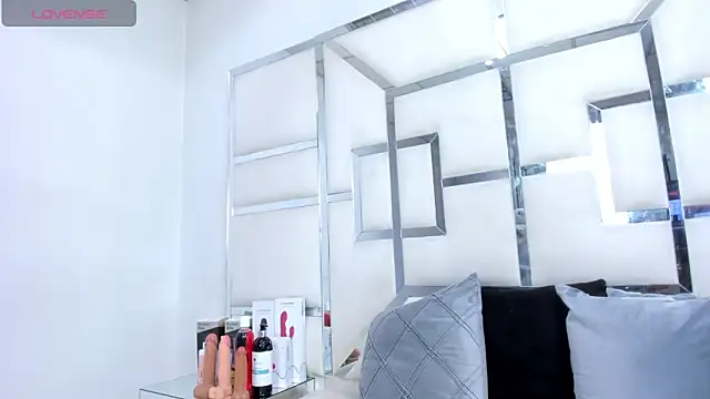 ZoeWan69 online show from 02.28.26