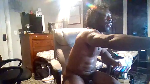 Snapshot of BigDMann40 chatting on 10.27.25 BigDMann40 online show from 10.27.25