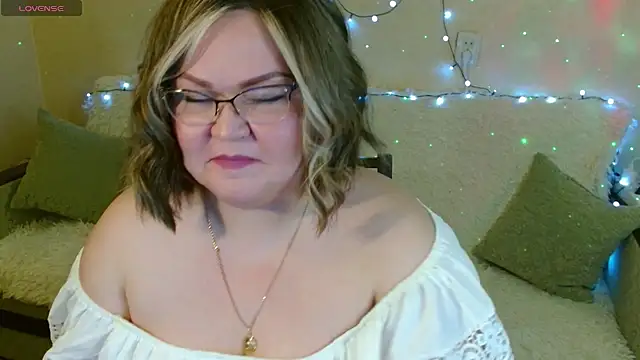 Snapshot of Vivien__wet chatting on 02.05.25 Vivien wet online show from 02.05.25