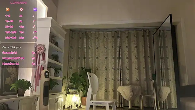 Snapshot of nanaliu6 chatting on 11.26.25 nanaliu6 online show from 11.26.25