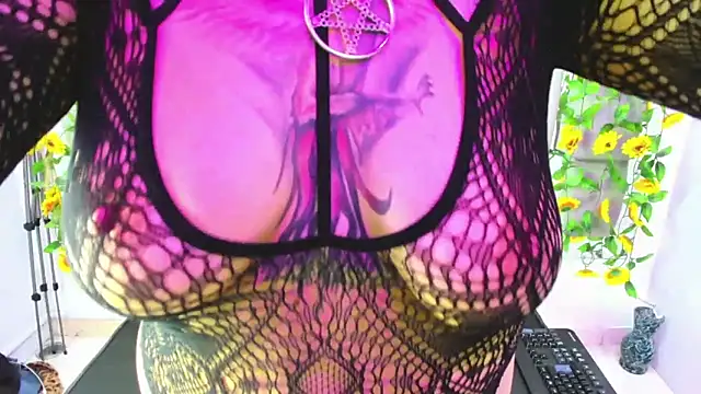 Snapshot of Fenix_Lilith chatting on 10.16.25 Fenix Lilith online show from 10.16.25