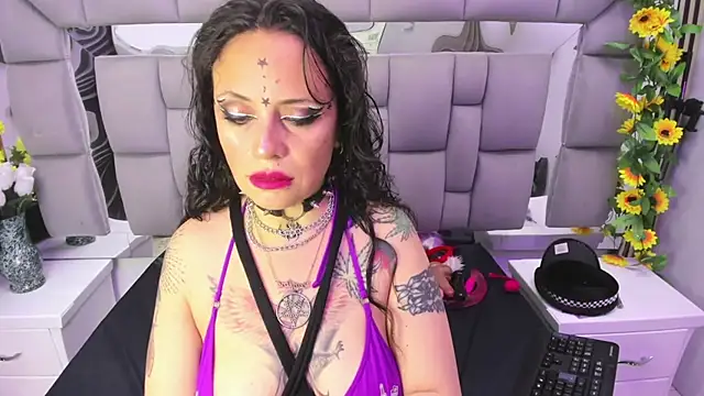 Snapshot of Fenix_Lilith chatting on 11.14.25 Fenix Lilith online show from 11.14.25