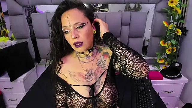 Snapshot of Fenix_Lilith chatting on 11.15.25 Fenix Lilith online show from 11.15.25